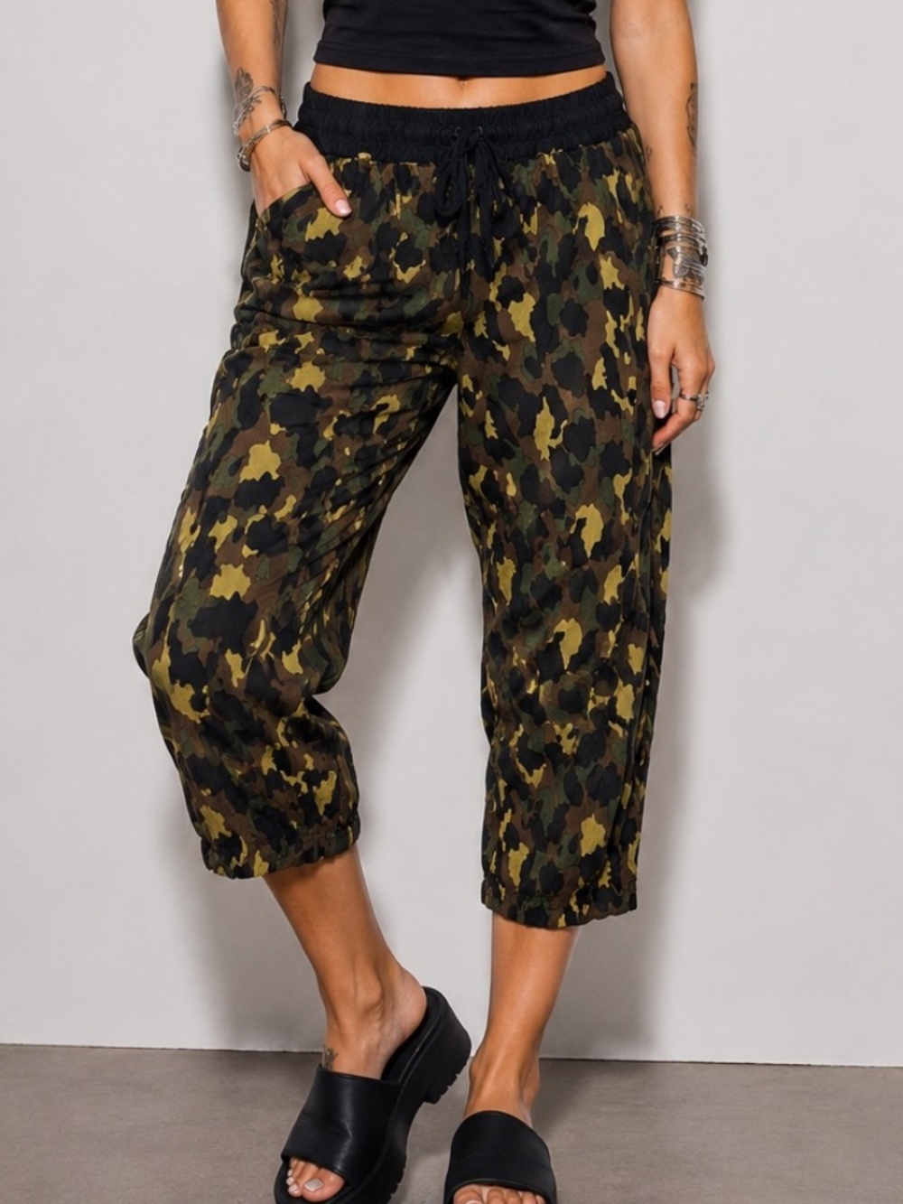Top Shop Cropped Pants Womens Size 4 Camo Crepe Pull On Casual Lightweght